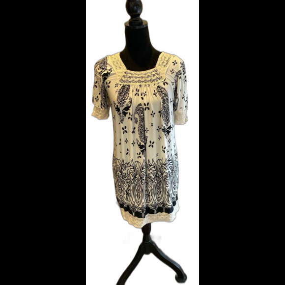 Christine Love Top Tunic Blouse Size Small Square Lace Neckline & Hem + Stretch - Picture 2 of 12